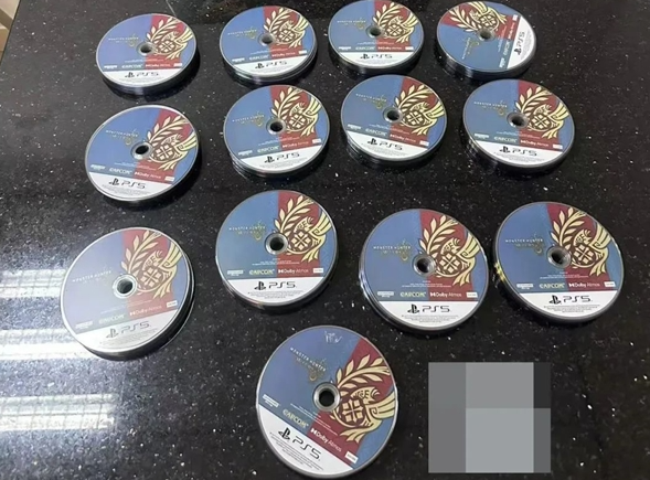 女子贴身藏156张《怪物猎人：荒野》光盘入境被查获