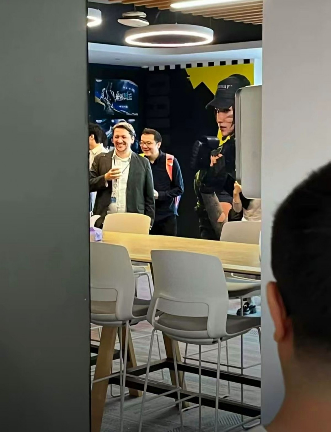 《艾尔登法环》手游要来？宫崎英高现身腾讯大楼