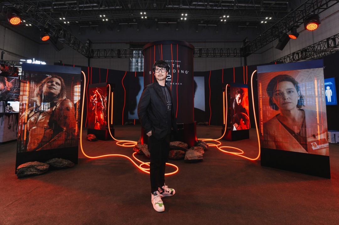 小岛秀夫和《黑神话》主创冯骥、杨奇见面 合影留念