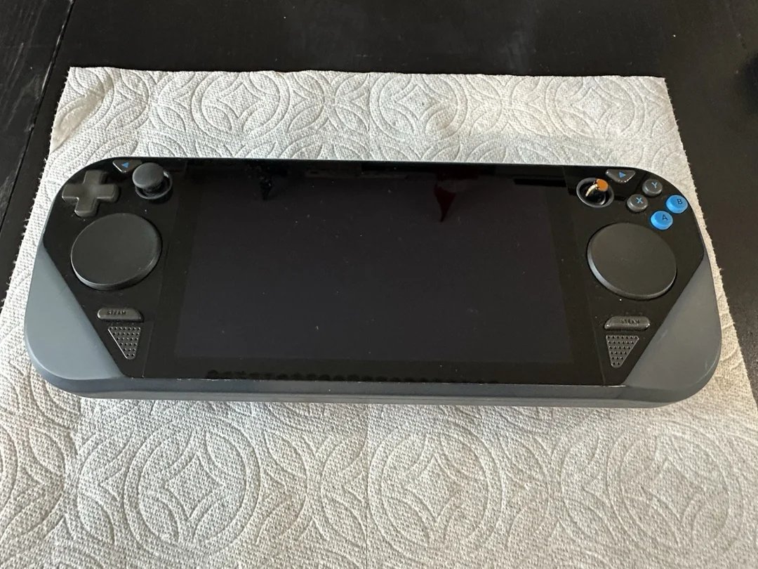 SteamDeck原型机以数千美元高价售出