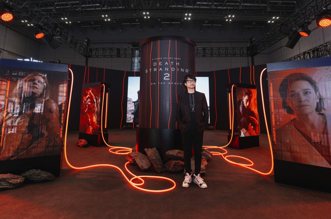 小岛秀夫和《黑神话》主创冯骥、杨奇见面 合影留念