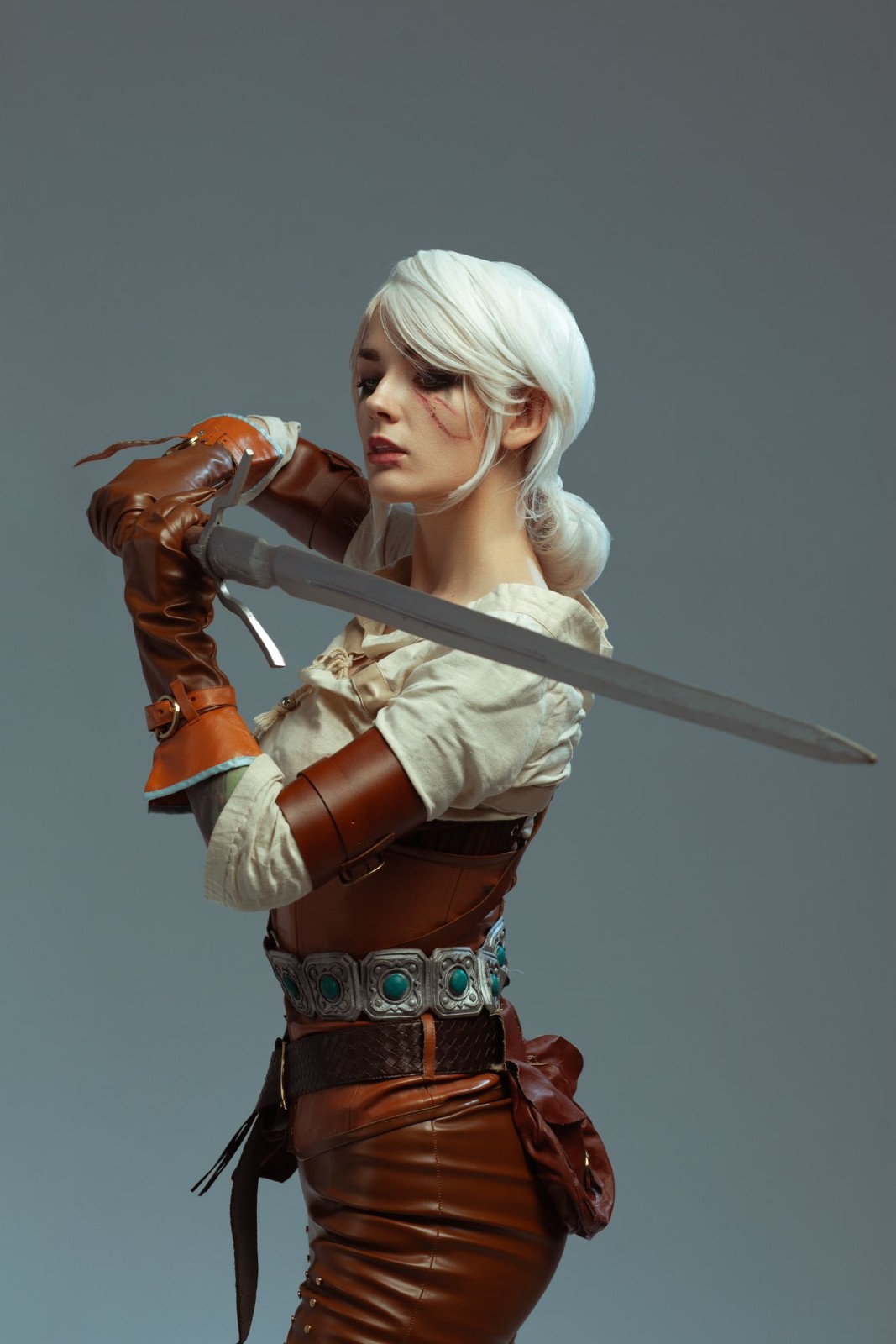 专业到位！《怪物猎人：荒野》性感NPC Gemma Cosplay