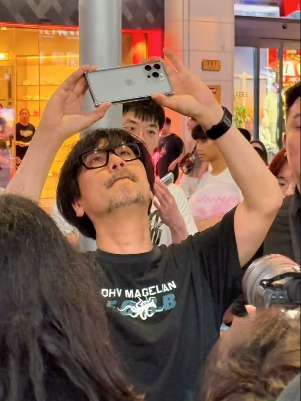 小岛秀夫抵达上海 多名玩家在百联ZX偶遇本人