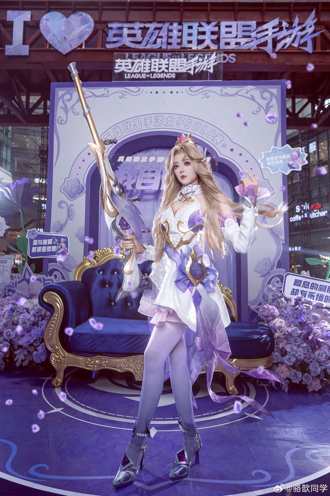 《LOL》主持人骆歆Cos水晶玫瑰女警 太美了