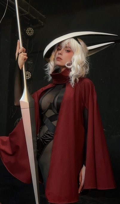 “丝”之歌! 美国小姐姐cos大黄蜂全身包丝