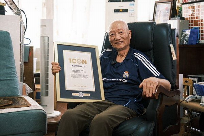 90岁玩家杨老头被授予吉尼斯传奇人物 给年轻人做榜样