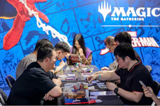 万智牌与蜘蛛侠的联动卡画展现已在上海开幕