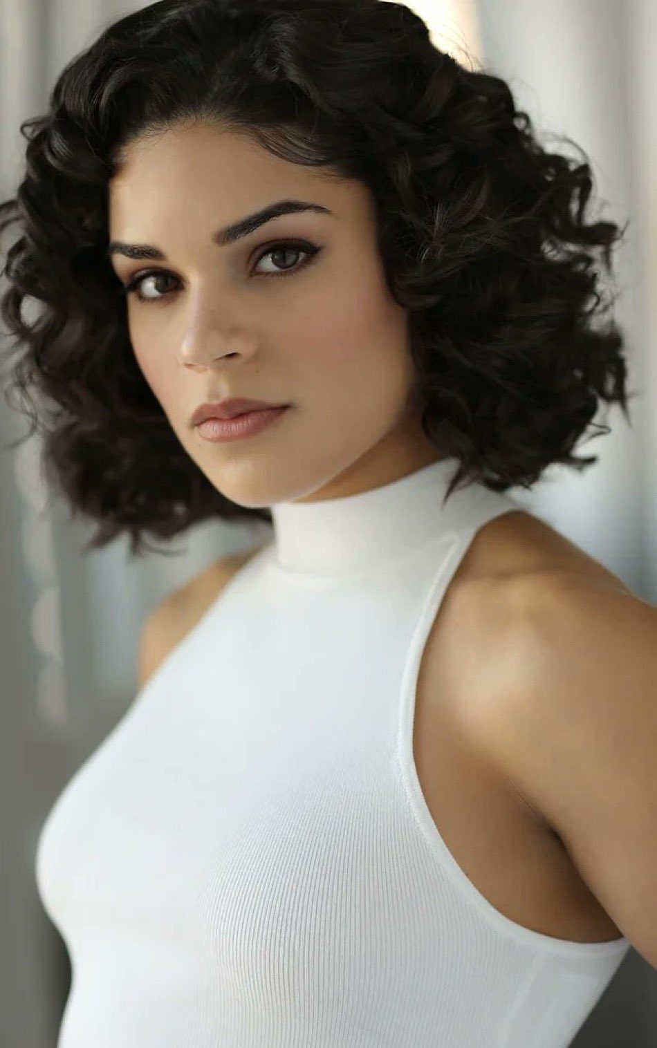 画风相似！《GTA6》和《荒野大镖客2》画面对比、《GTA6》预告片2浏览量破亿