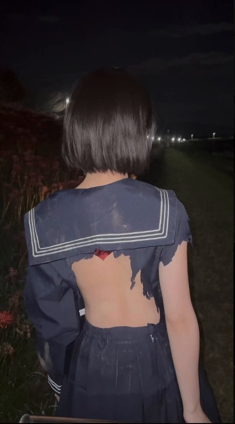 绝美后背! 日本妹子cos《寂静岭f》深水雏子