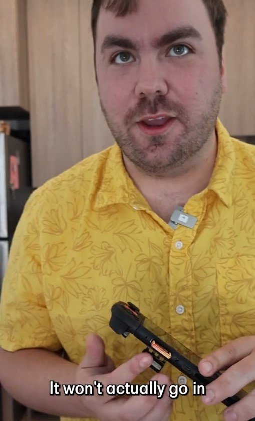 整花活翻车 玩家喷漆改造《咚奇刚》卡带导致主机损坏