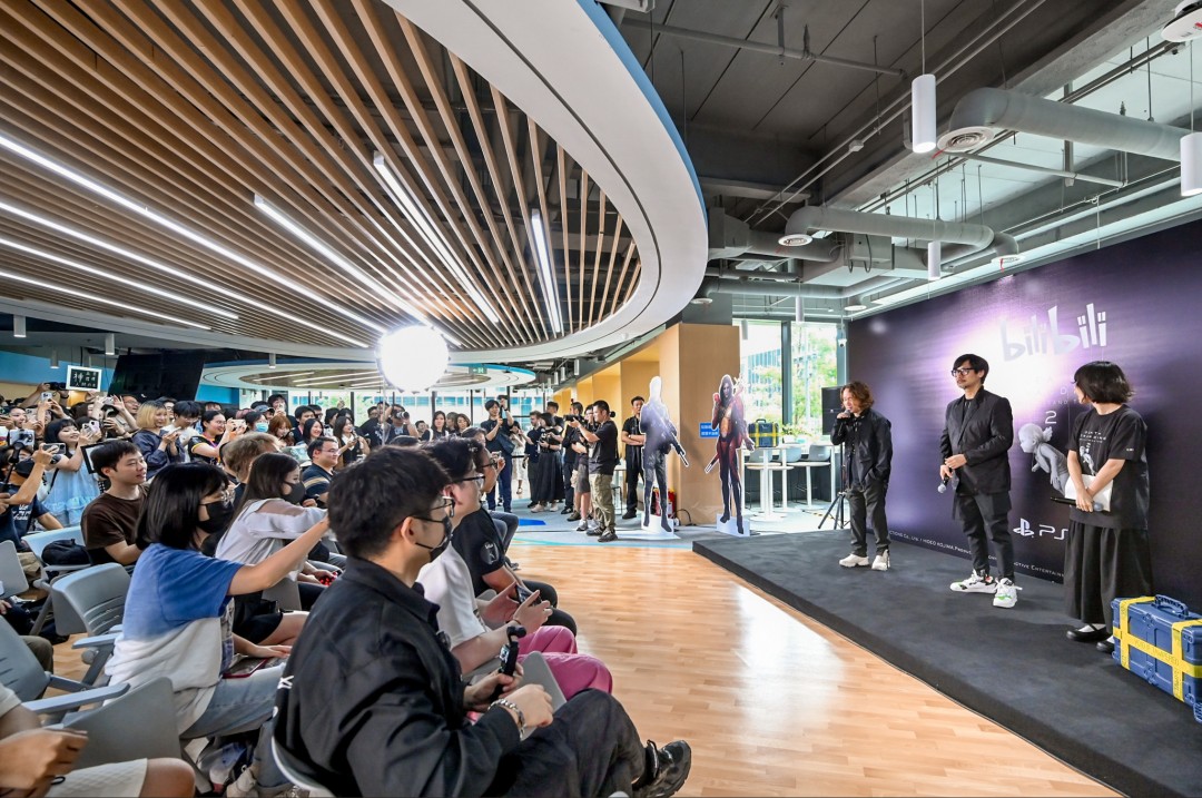 小岛秀夫和《黑神话》主创冯骥、杨奇见面 合影留念