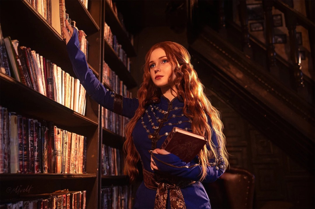 蓝色别有韵味 俄罗斯COSER演绎《巫师》原著特莉丝