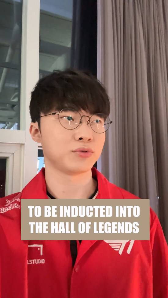 大魔王的认可！Faker亲自祝贺uzi进入名人堂