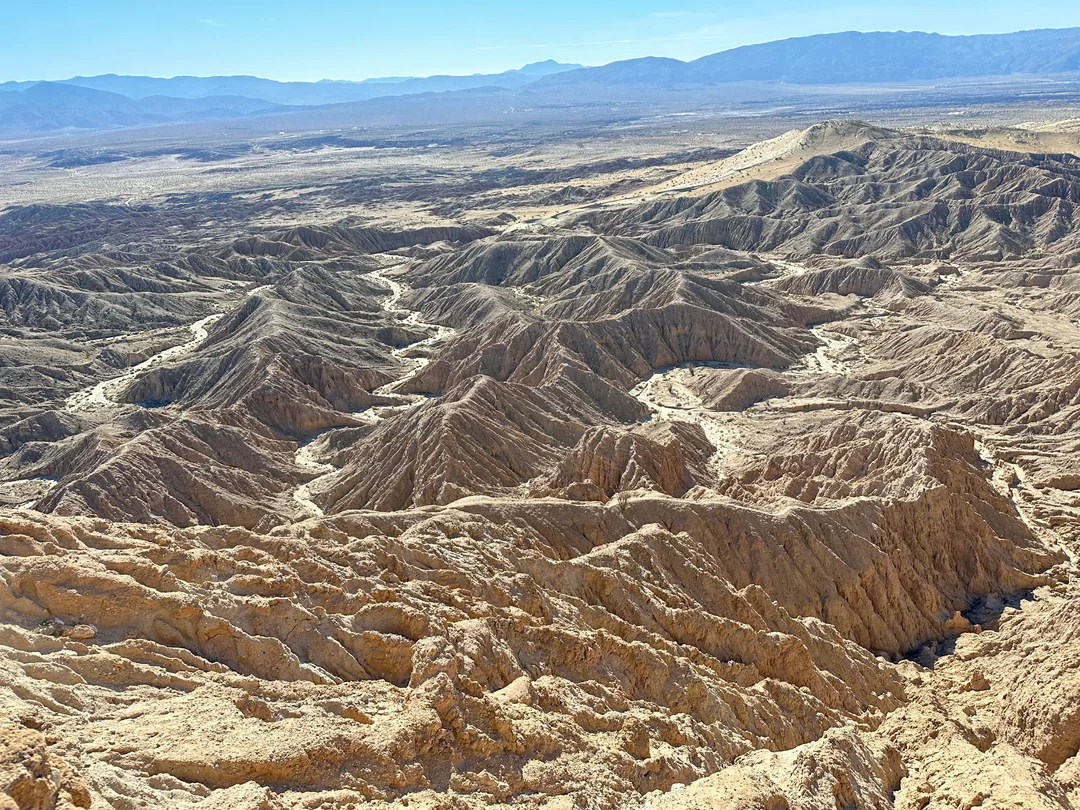分不清虚拟和现实了 南加州沙漠照因酷似《死亡搁浅2》开场引热议
