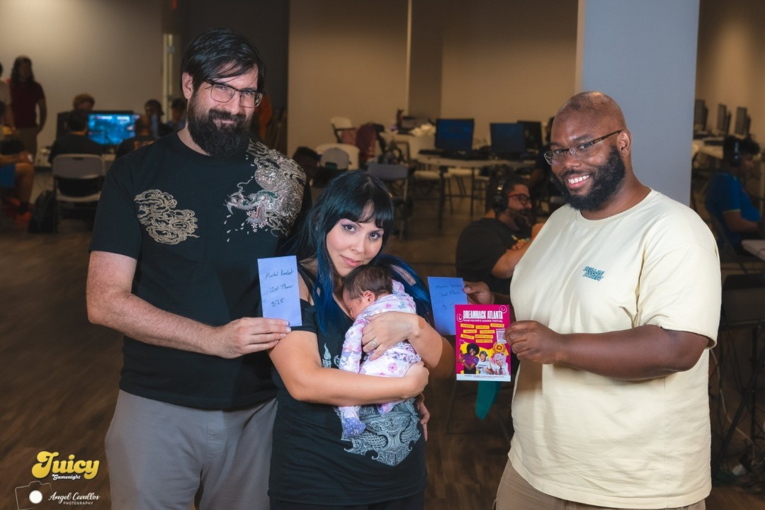 国外一女子带婴参加《真人快打》锦标赛 勇夺冠军