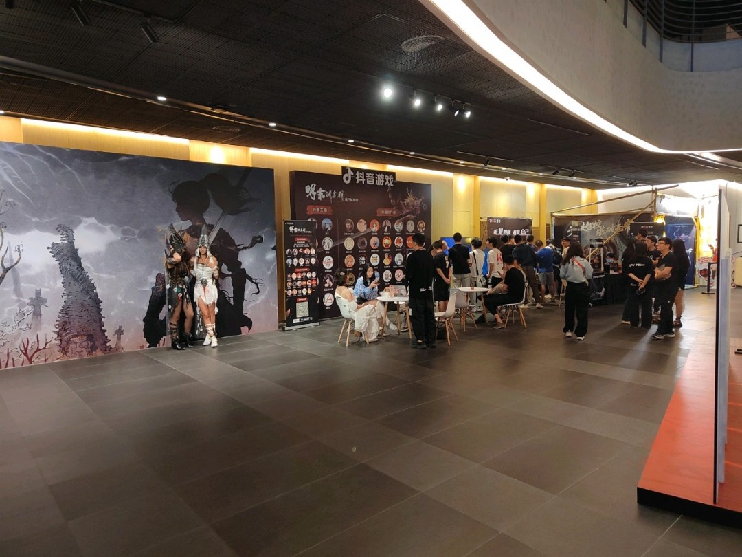 《明末：渊虚之羽》线下试玩热闹 而官方美女Coser无人问津