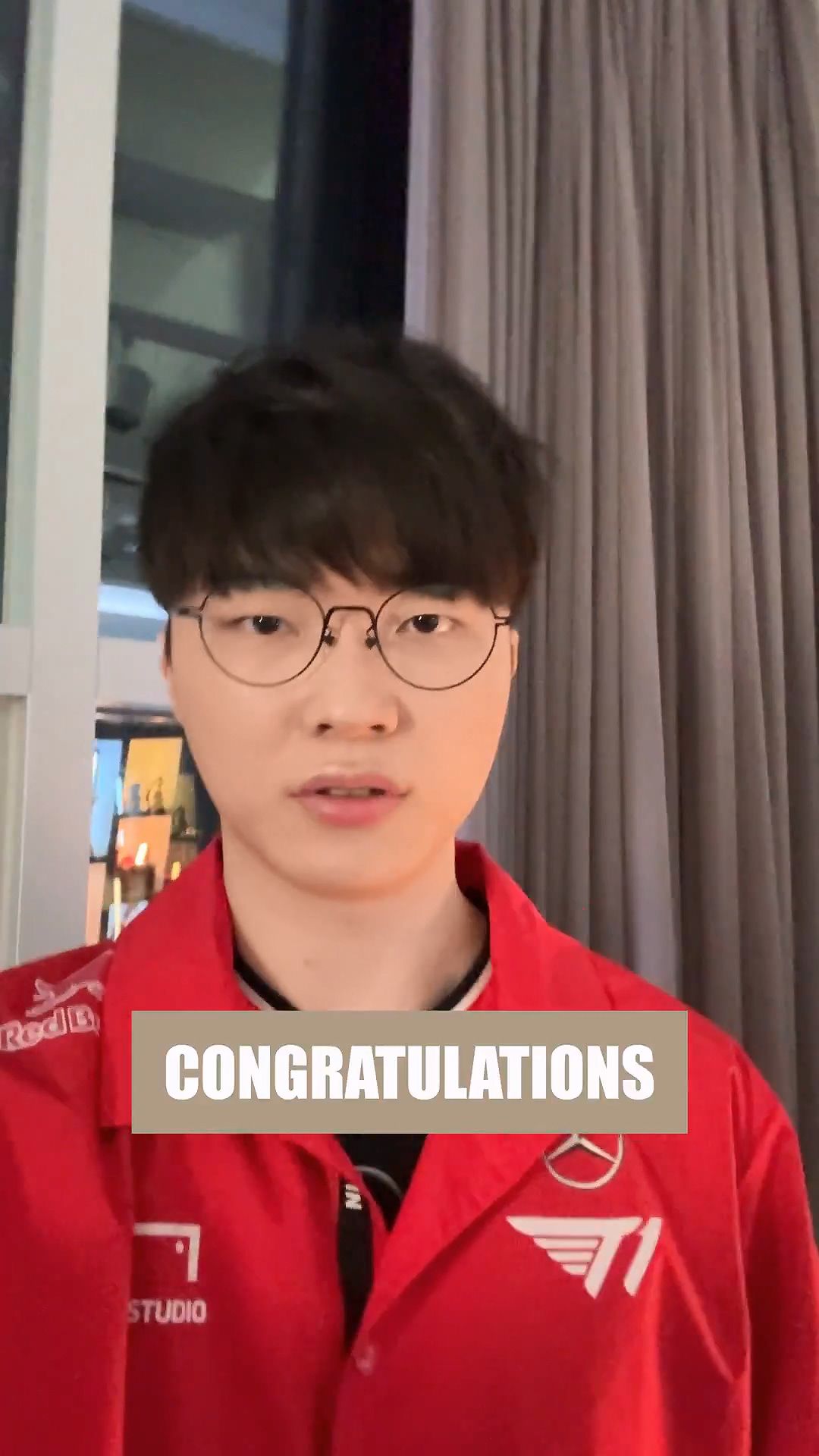 大魔王的认可！Faker亲自祝贺uzi进入名人堂