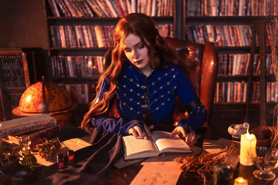 蓝色别有韵味 俄罗斯COSER演绎《巫师》原著特莉丝