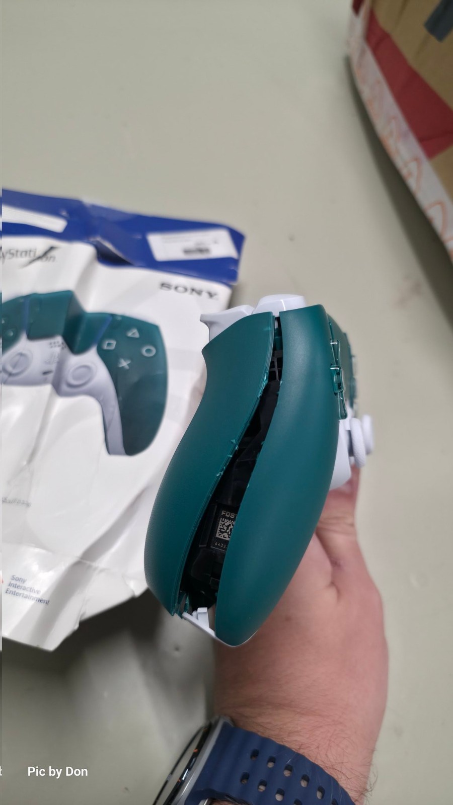 快递背大锅！ 天价限量版PS5手柄运输途中损毁