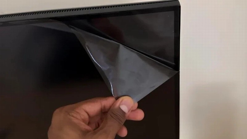 玩家手欠撕膜毁掉4K显示器：100美元刚刚淘到手