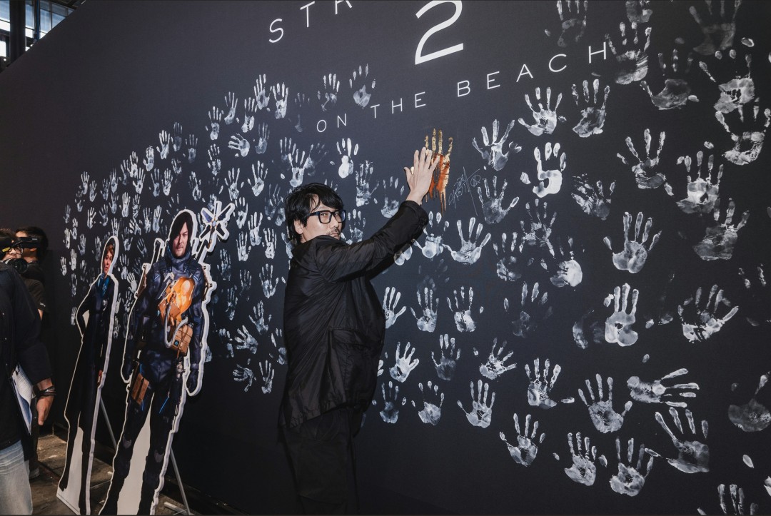 小岛秀夫和《黑神话》主创冯骥、杨奇见面 合影留念