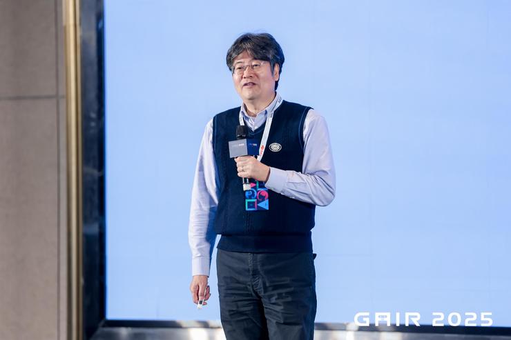 AI算力新十年:技术革新、生态协同与商业闭环,共探“下一个寒武纪”之路 | GAIR 2025