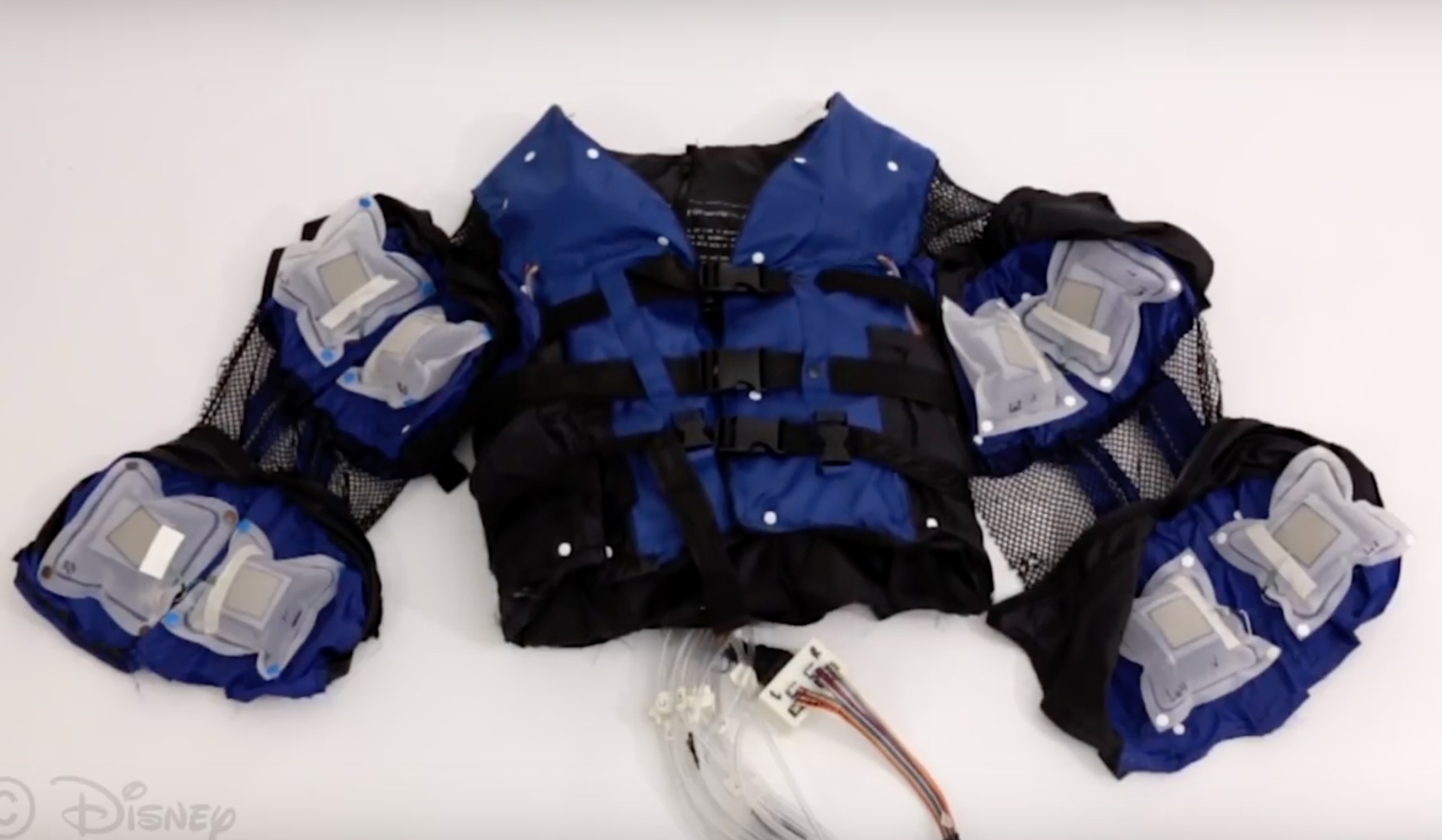 迪士尼的气动夹克让你在 VR 国际中体会被击中的感觉