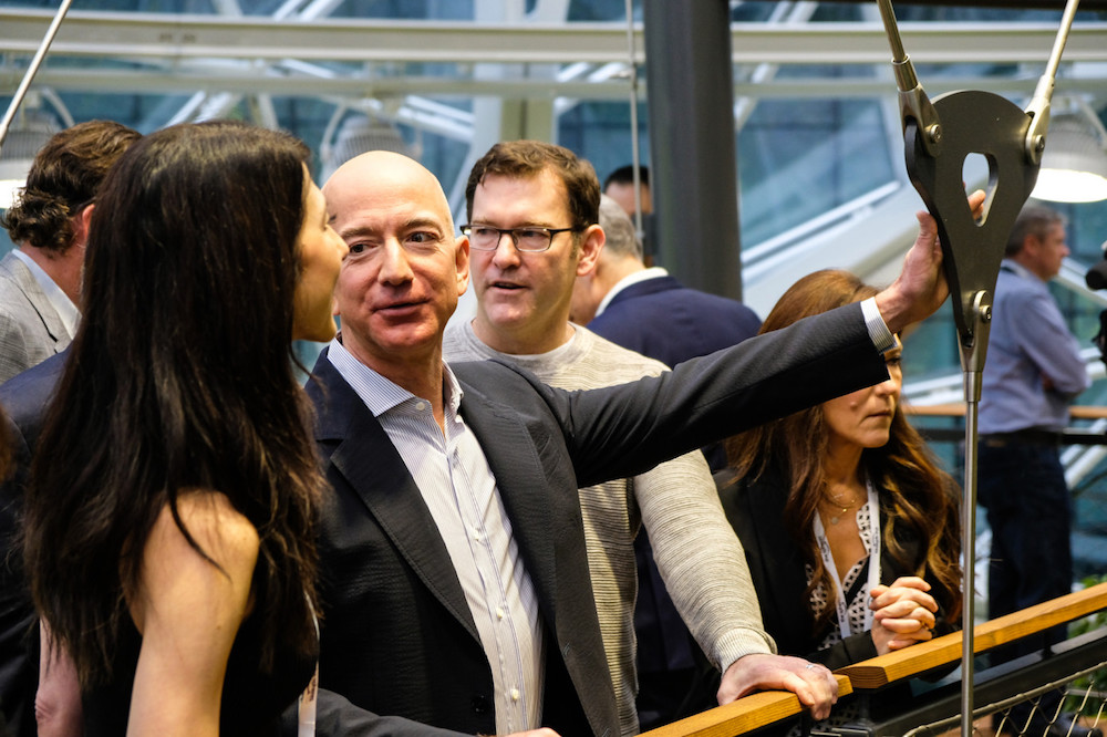 亚马逊的 AWS 云服务持续引领成绩亮点