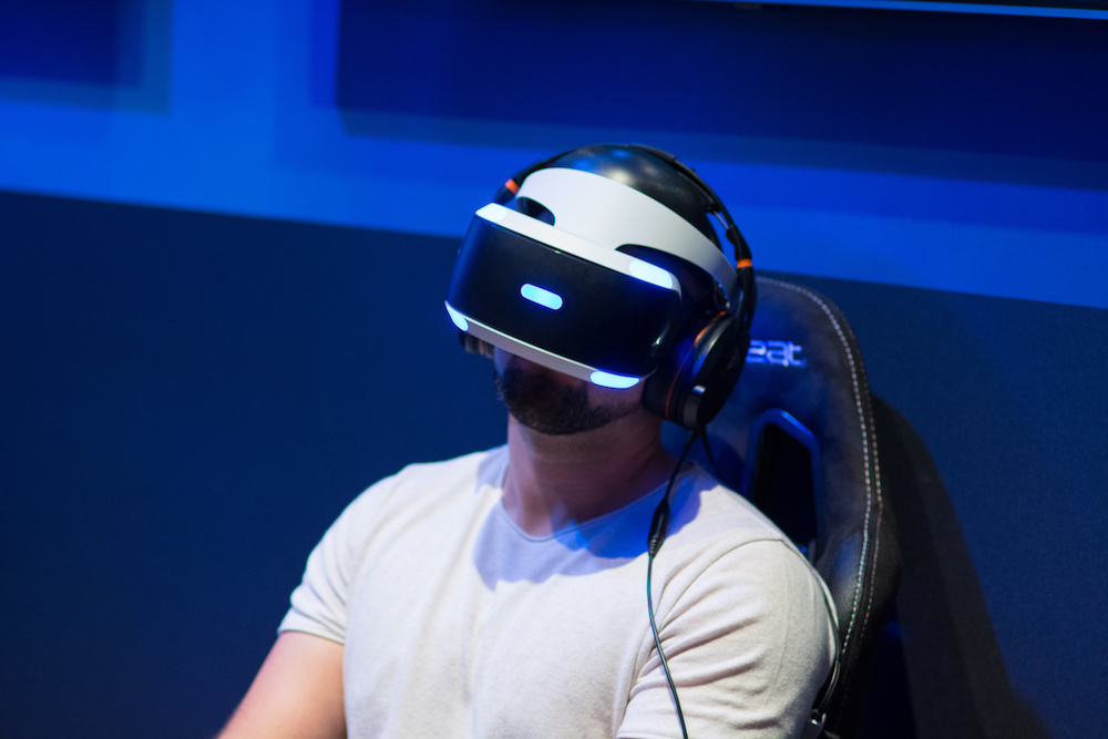 下一代 VR 头显经过一根 USB-C 线缆就能工作起来