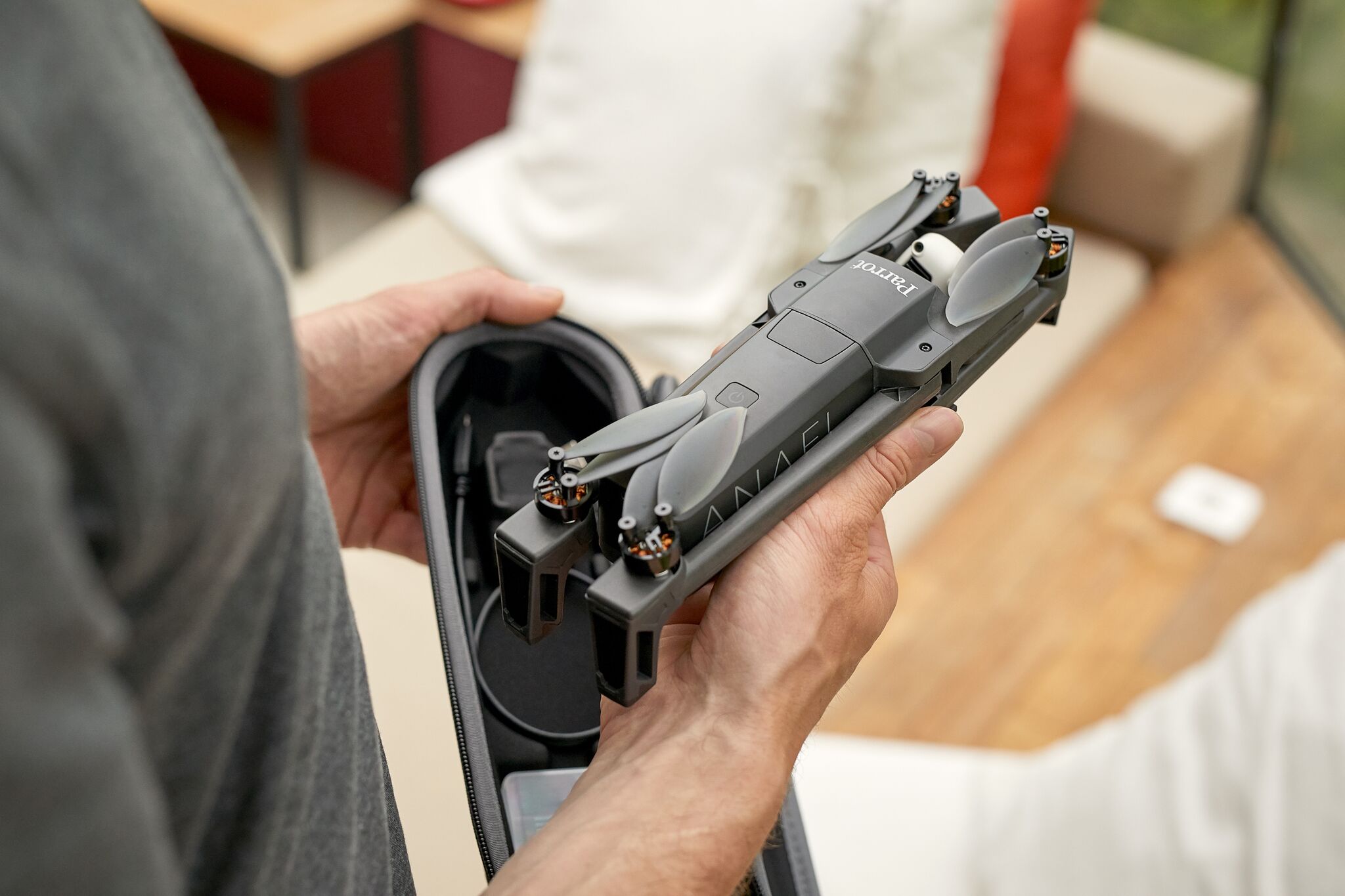 Parrot 的可折叠无人机 Anafi 是对大疆 Mavic Air 的回应