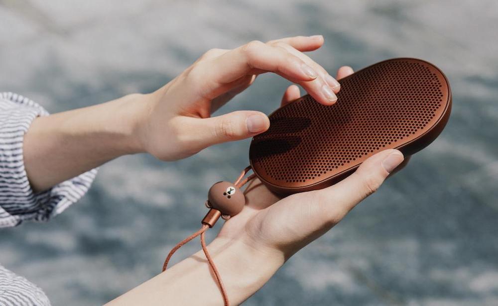 Bang & Olufsen Beoplay B2 Brown