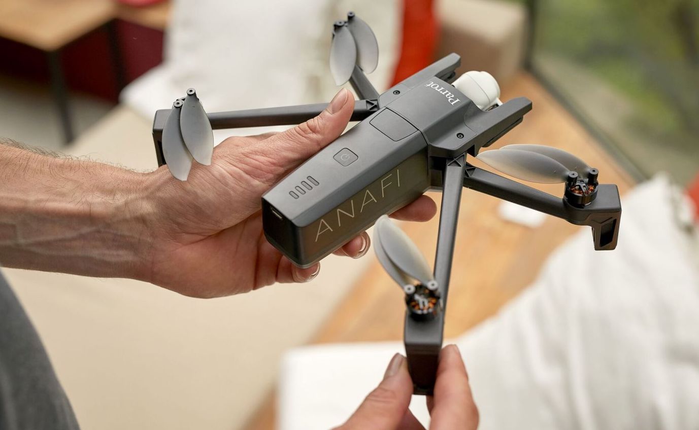 Parrot 的可折叠无人机 Anafi 是对大疆 Mavic Air 的回应