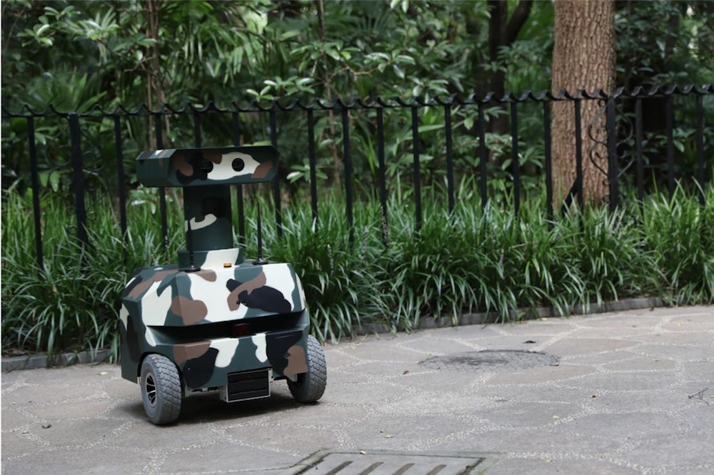 深兰科技 瓦力巡警机器人