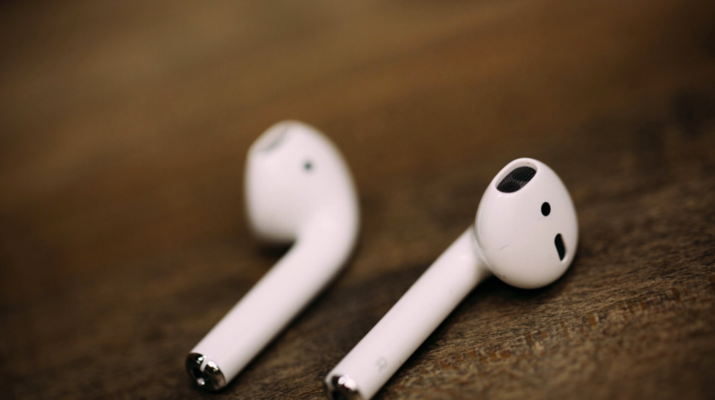 苹果的 AirPods 在 iOS 12 中将取得一项对听力受限人士十分有用的功用