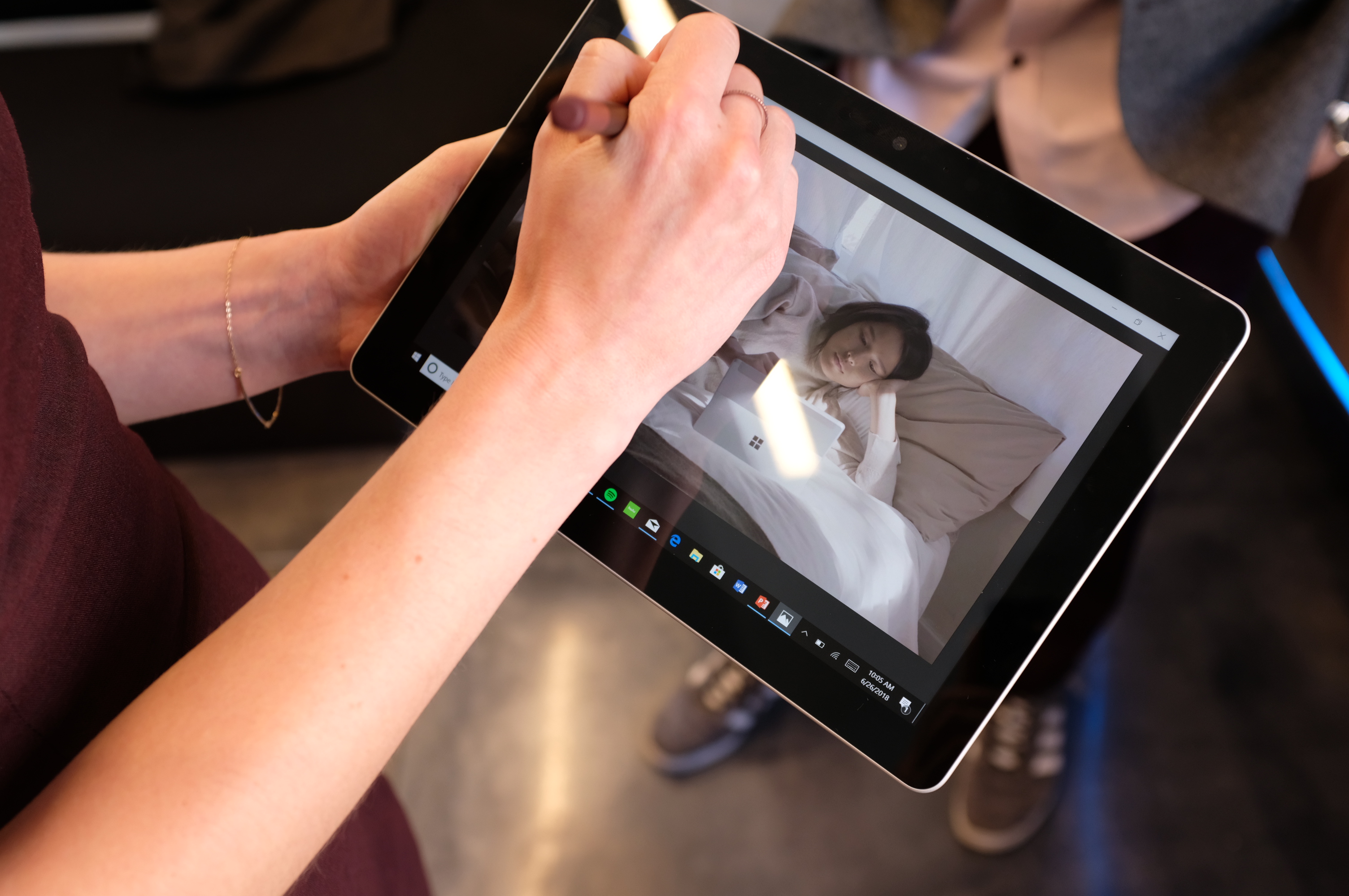 这便是微软的新平板电脑 Surface Go